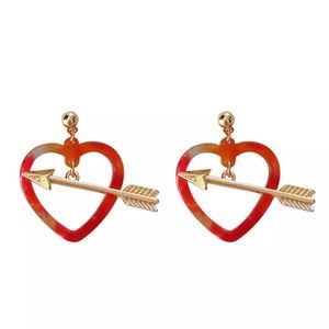 ❤️ Heart Shaped Arrow Stud Earrings